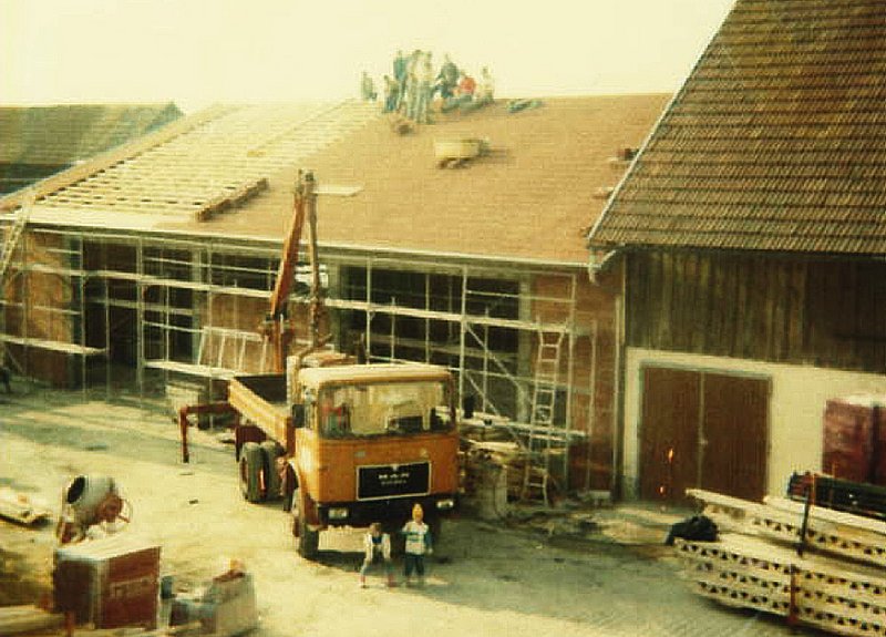 Historisches Bild vor alter Lagerhalle
